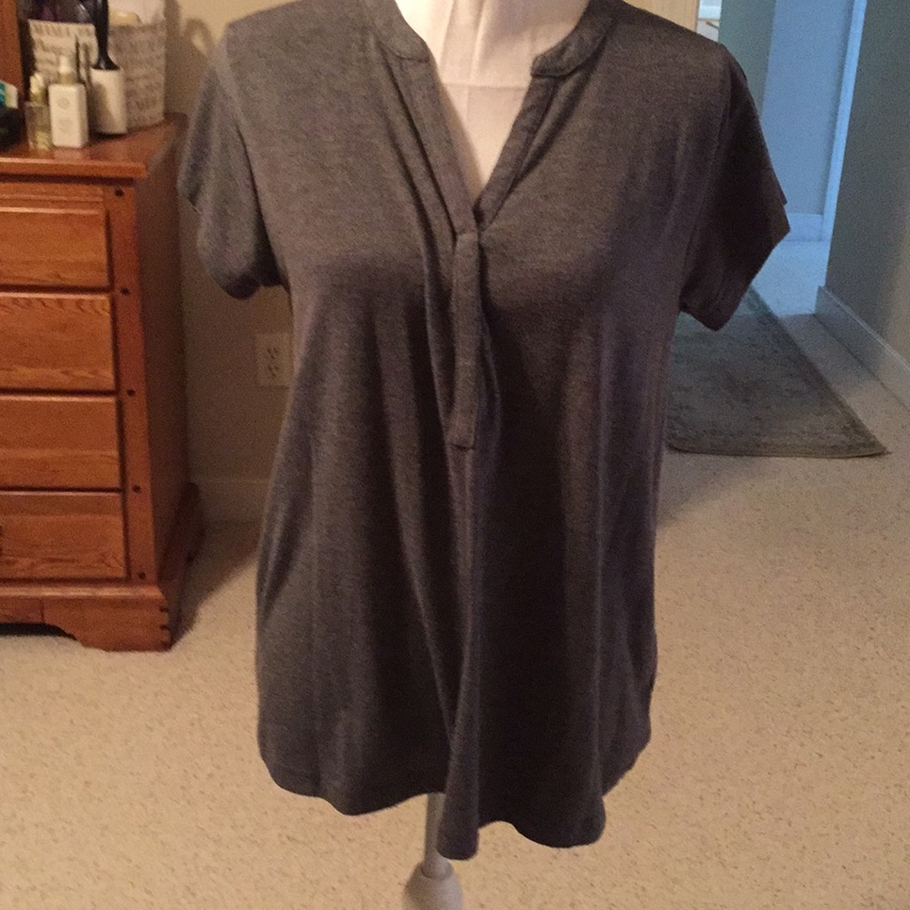 Soft V-neck Tee